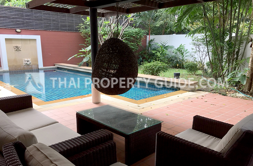 House with Private Pool in Sukhumvit 
