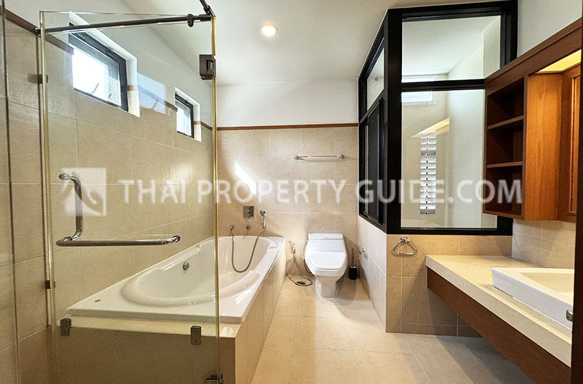 House with Private Pool in Sukhumvit 