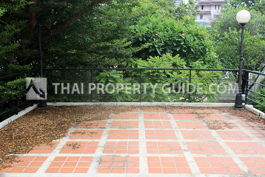 House with Private Pool in Sukhumvit 