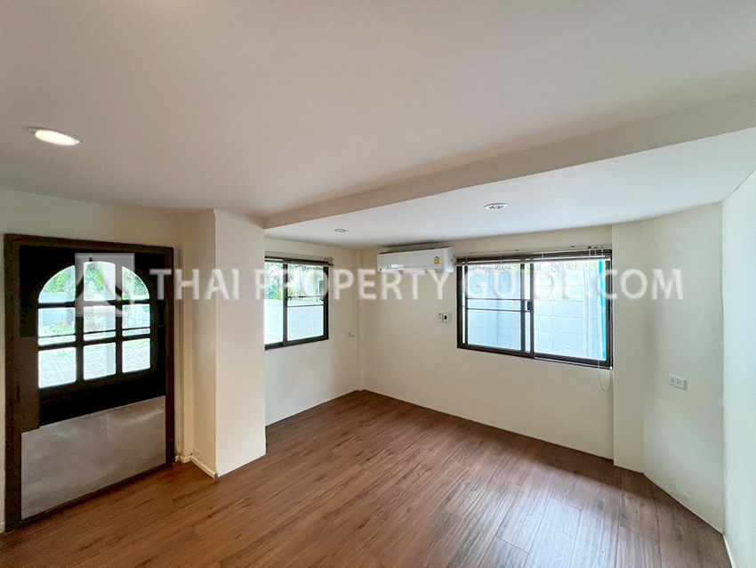 House with Private Pool in Sukhumvit : Panya Village On-Nut 