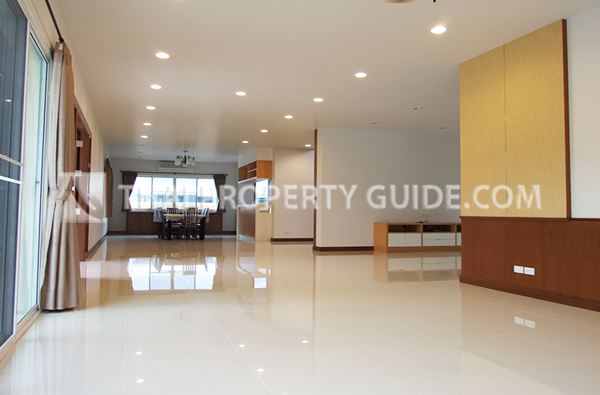 House with Private Pool in Sukhumvit : Panya Village On-Nut 