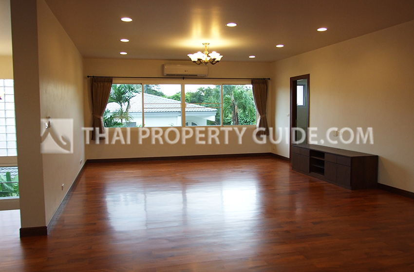 House with Private Pool in Sukhumvit : Panya Village On-Nut 
