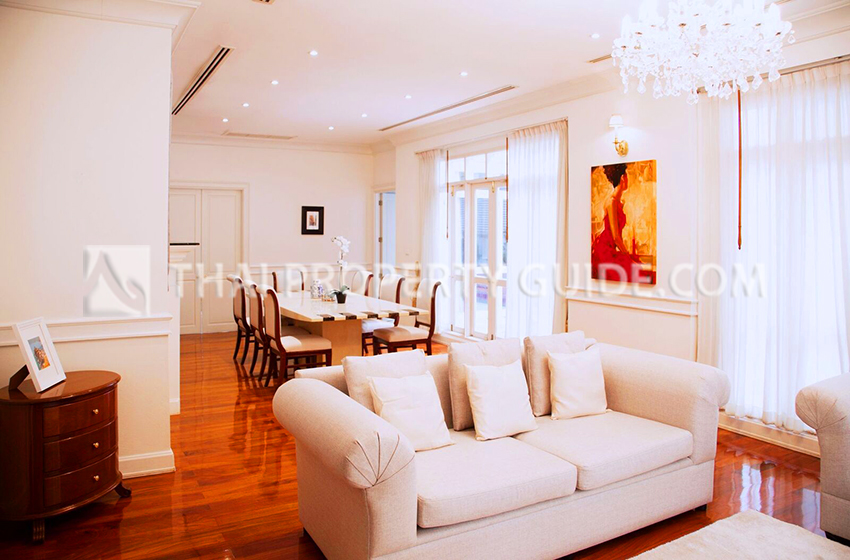 House with Private Pool in Sukhumvit 