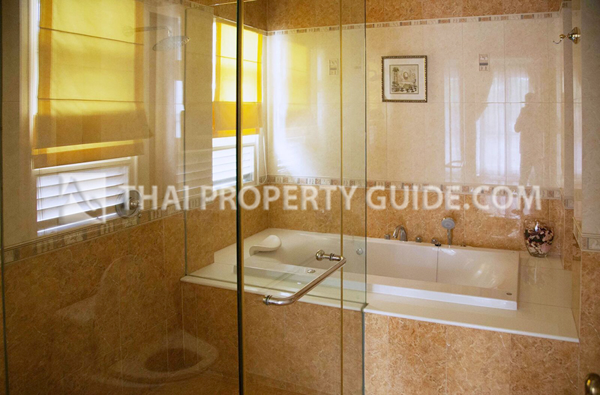 House with Private Pool in Sukhumvit 