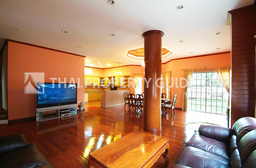 House with Private Pool in Sukhumvit 