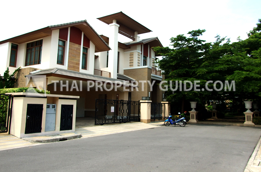 House with Private Pool for rent in Sukhumvit