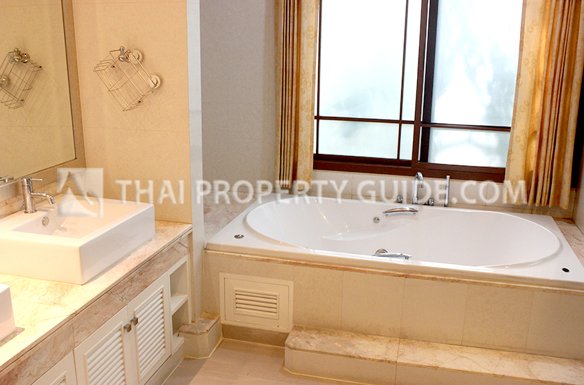 House with Private Pool in Sukhumvit 