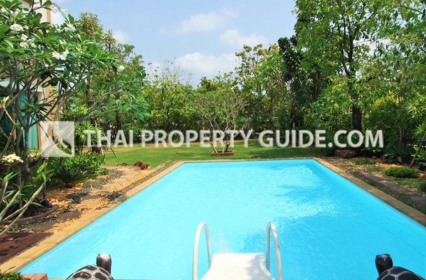 House with Private Pool in Sukhumvit 