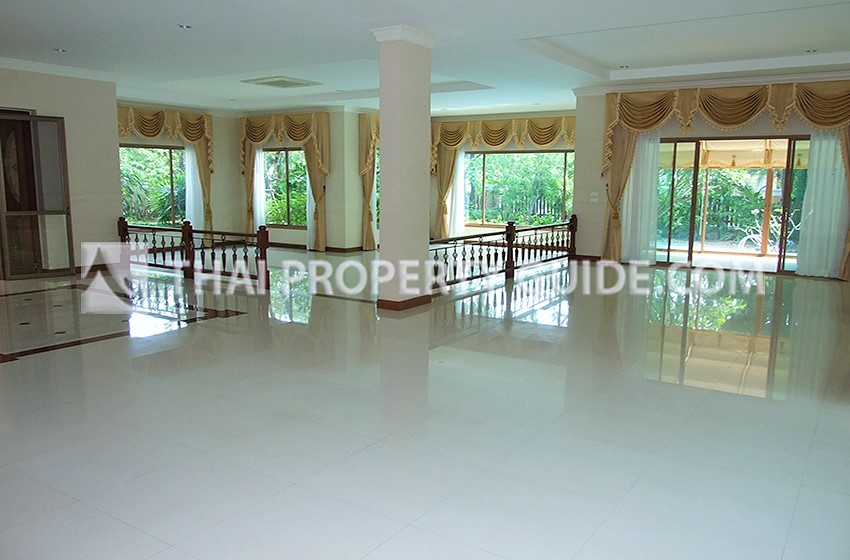 House with Private Pool in Sukhumvit 
