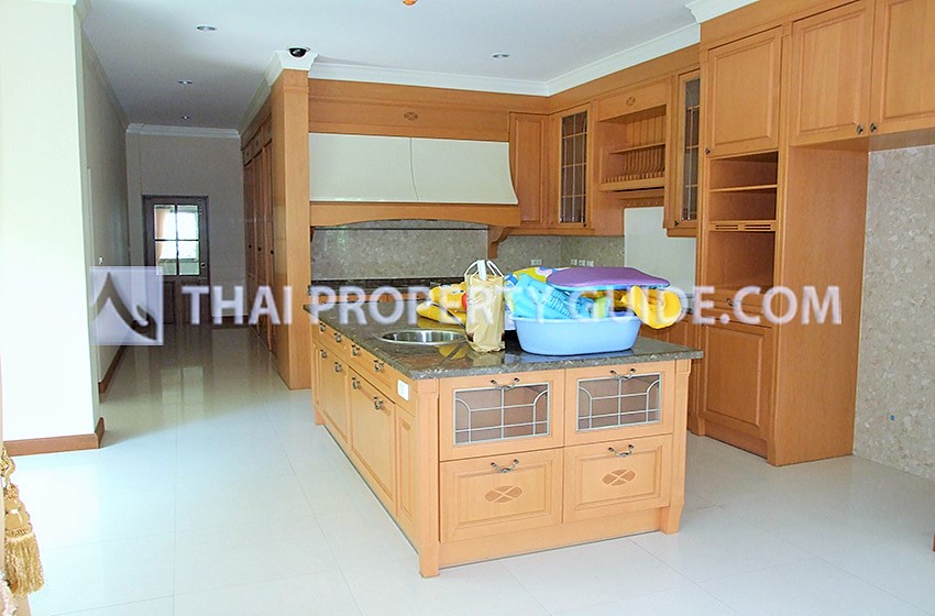 House with Private Pool in Sukhumvit 