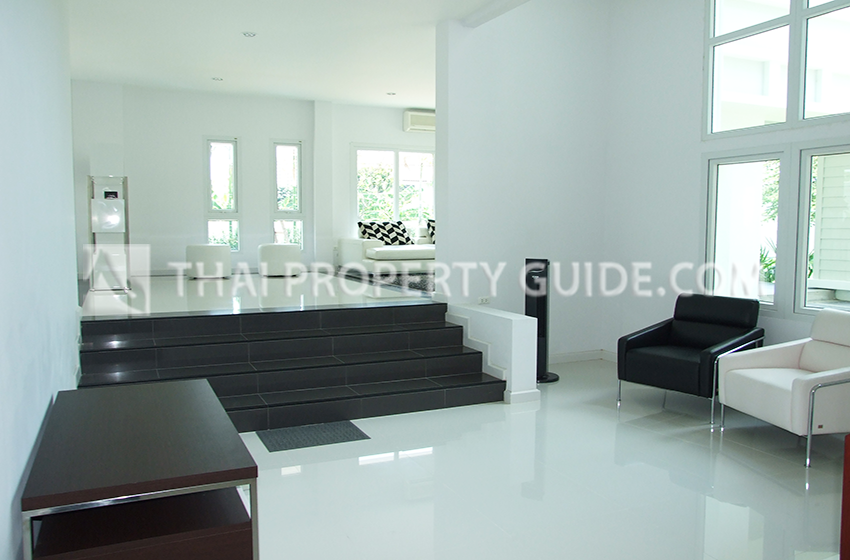 House with Private Pool in Sukhumvit : Panya Village On-Nut 