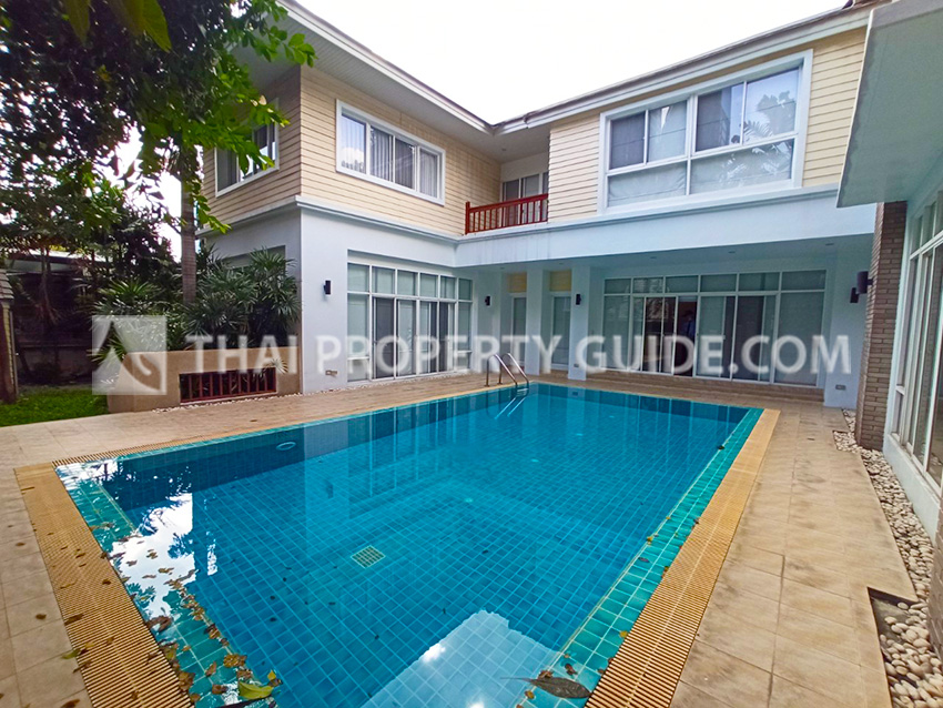 House with Private Pool in Sukhumvit