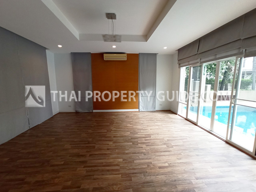 House with Private Pool in Sukhumvit 