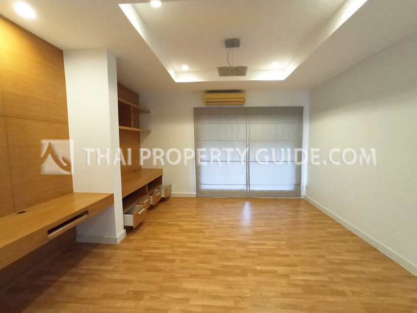House with Private Pool in Sukhumvit 