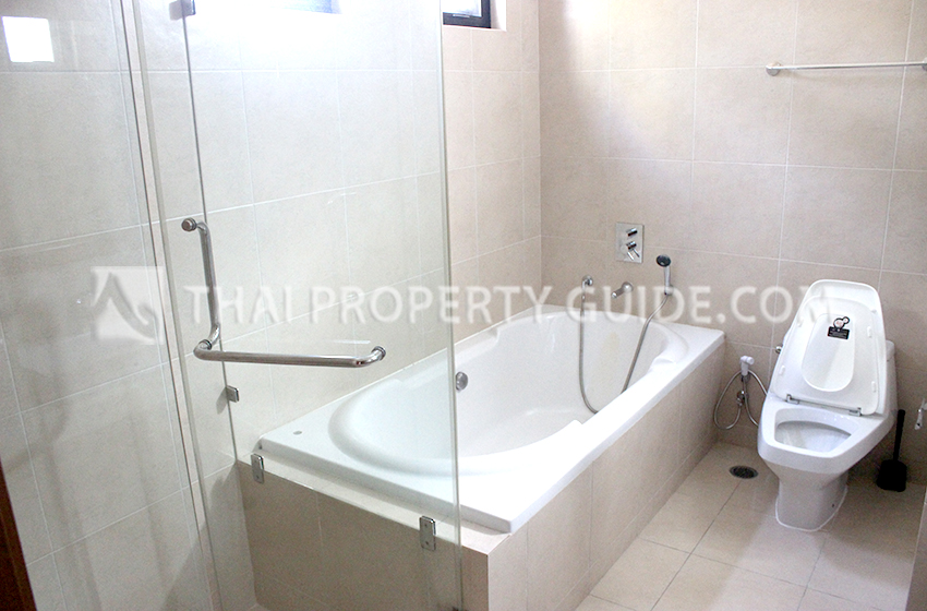 House with Private Pool in Sukhumvit 