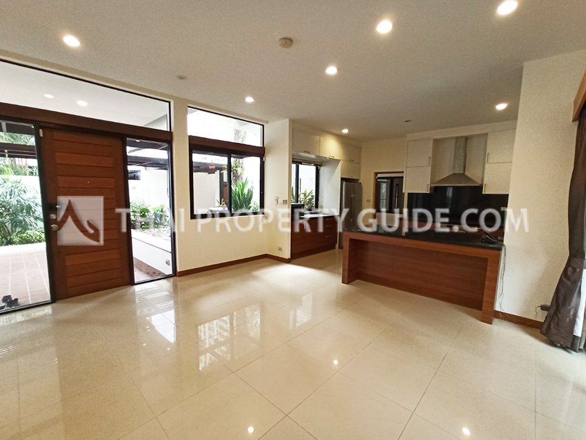 House with Private Pool in Sukhumvit 