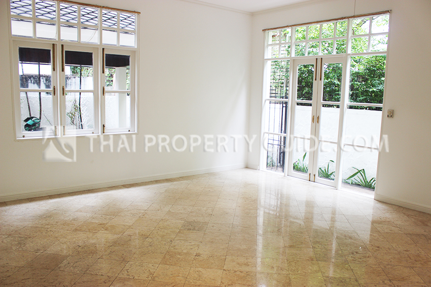 House with Private Pool in Sukhumvit 