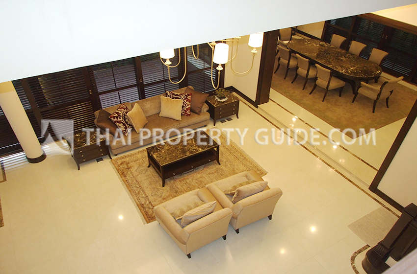 House with Private Pool in Sukhumvit 