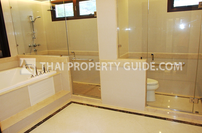 House with Private Pool in Sukhumvit 