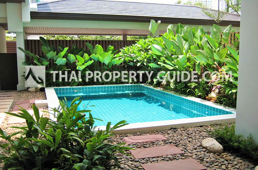 House with Private Pool in Sukhumvit 