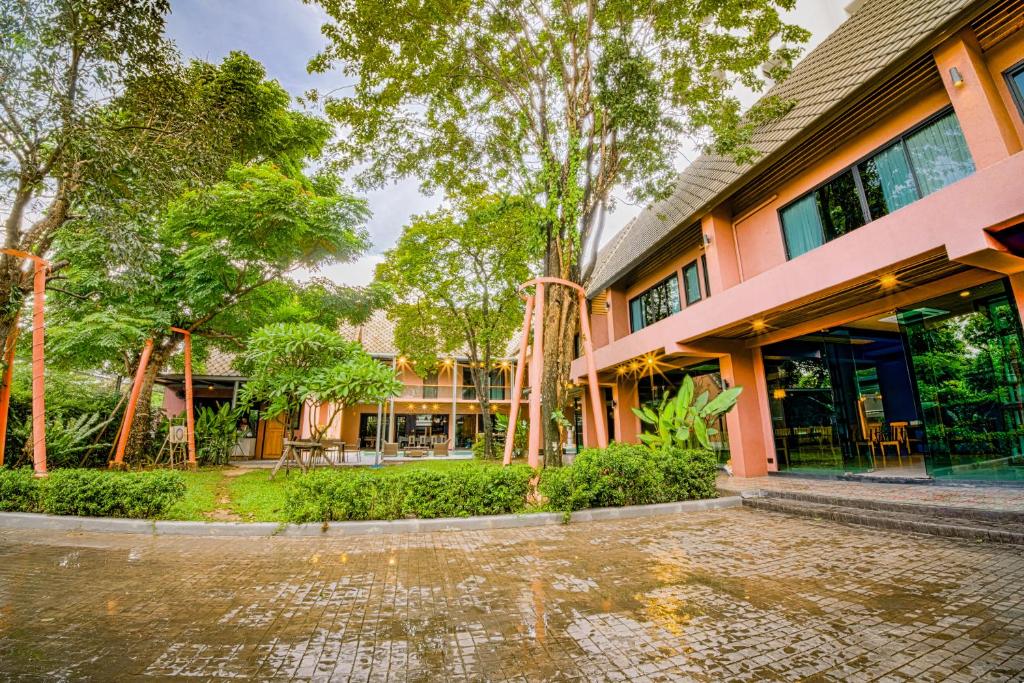 House with Private Pool in Sukhumvit 