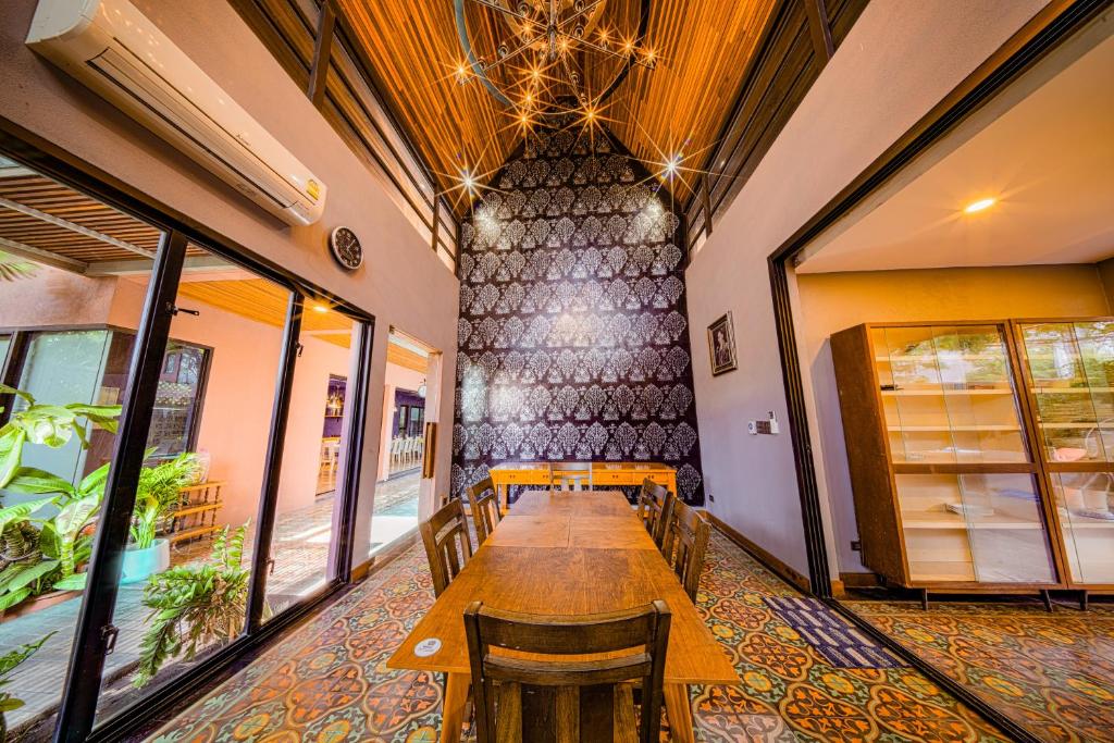 House with Private Pool in Sukhumvit 