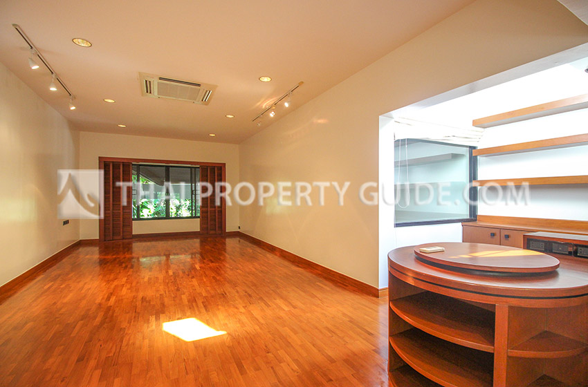 House with Private Pool in Sukhumvit 