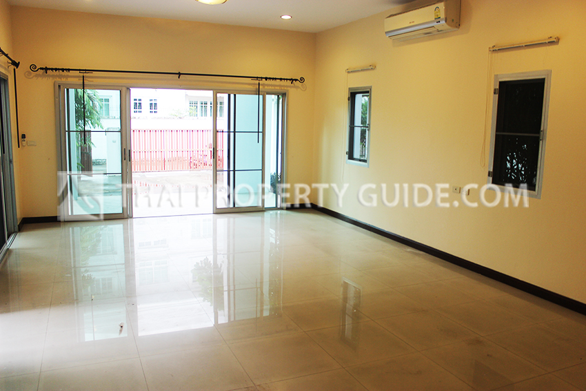 House with Private Pool in Sukhumvit : Panya Village On-Nut 