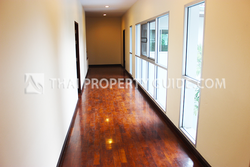House with Private Pool in Sukhumvit : Panya Village On-Nut 