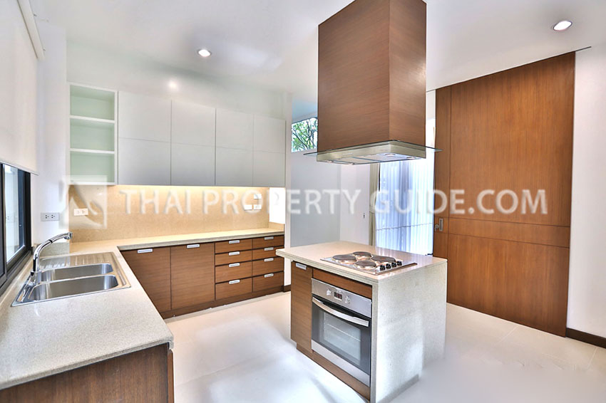 House with Private Pool in Sukhumvit 