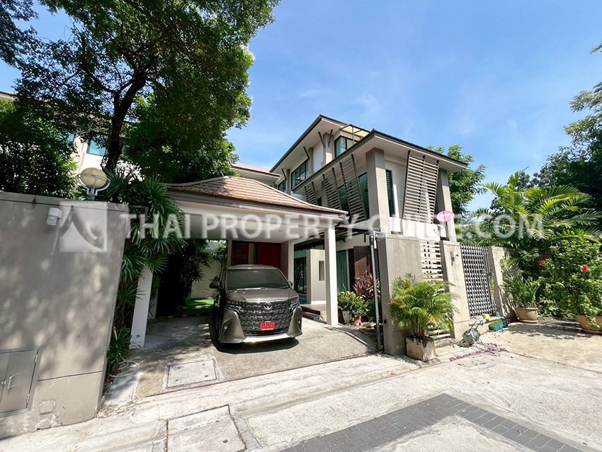 House with Private Pool for rent in Sukhumvit