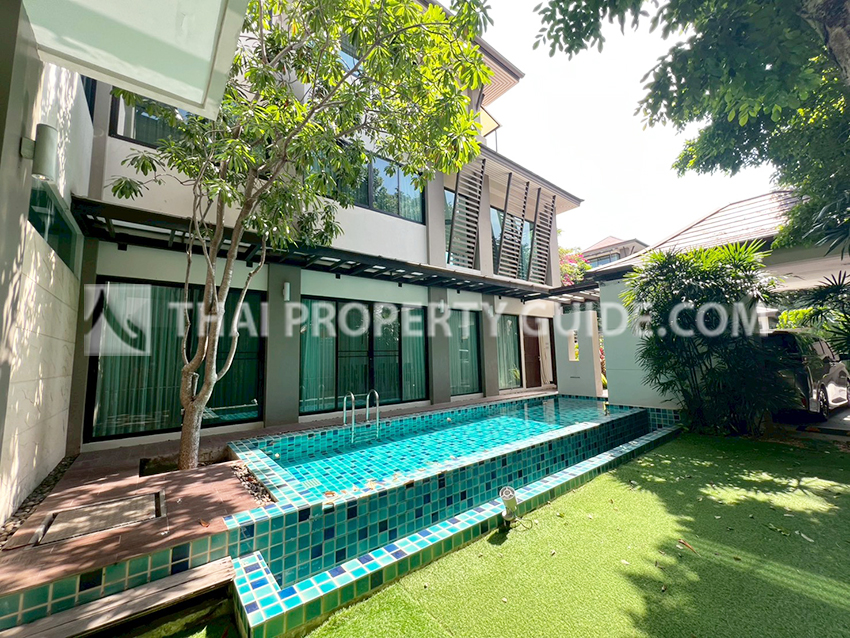 House with Private Pool in Sukhumvit 