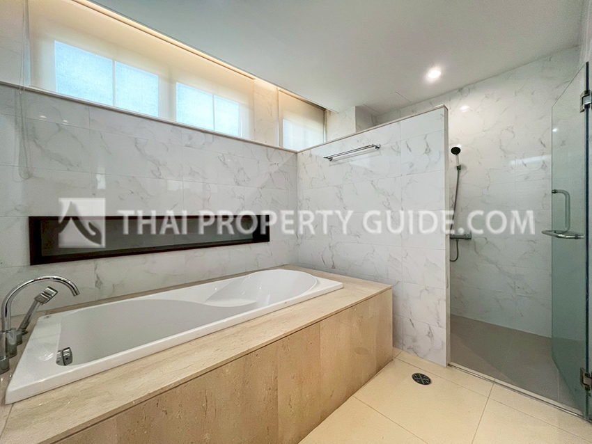House with Private Pool in Sukhumvit 