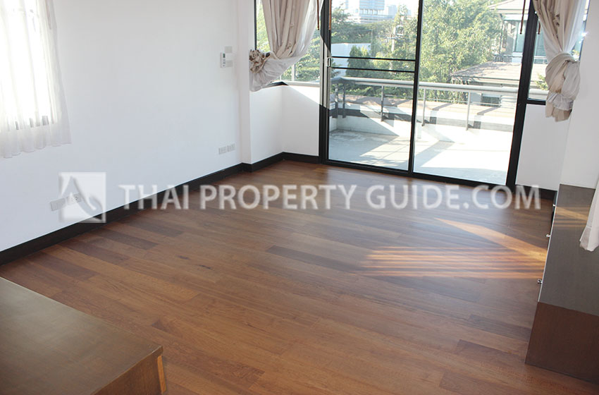 House with Private Pool in Sukhumvit 
