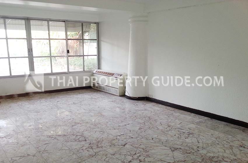 House with Private Pool in Sukhumvit 