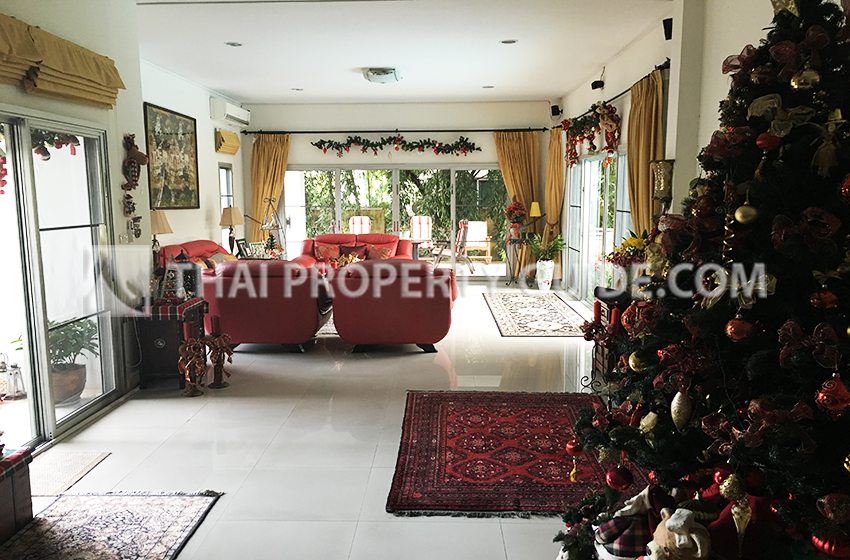 House with Private Pool in Sukhumvit : Panya Village On-Nut 