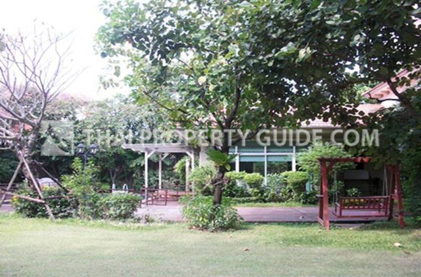 House with Private Pool in Sukhumvit 