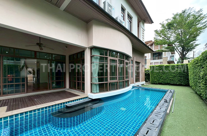 House with Private Pool in Sukhumvit 