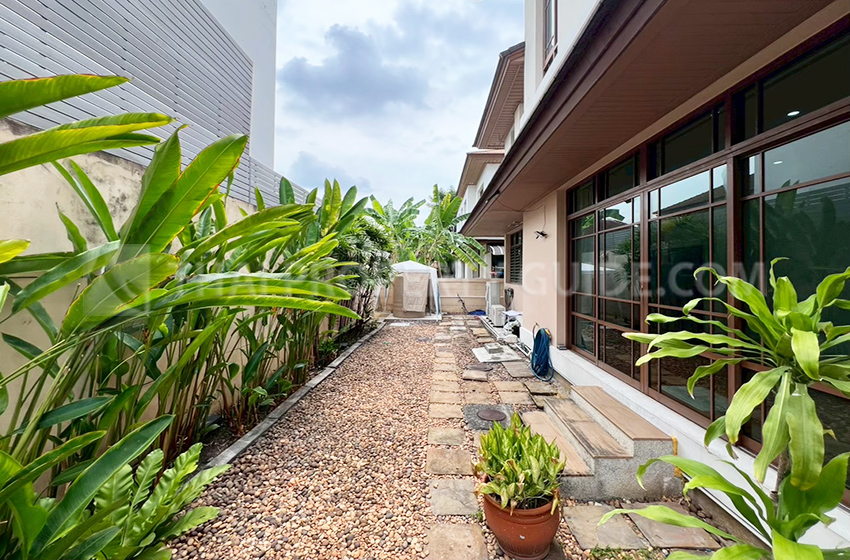 House with Private Pool in Sukhumvit 