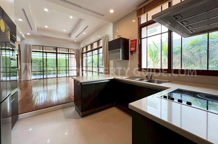 House with Private Pool in Sukhumvit 