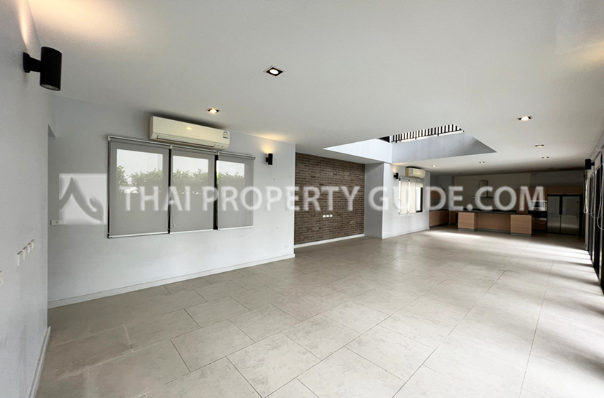 House with Private Pool in Sukhumvit 