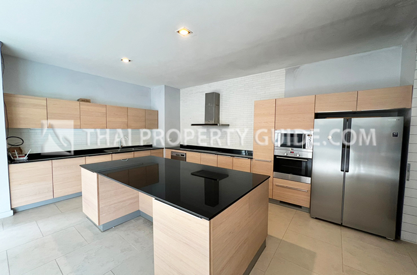 House with Private Pool in Sukhumvit 