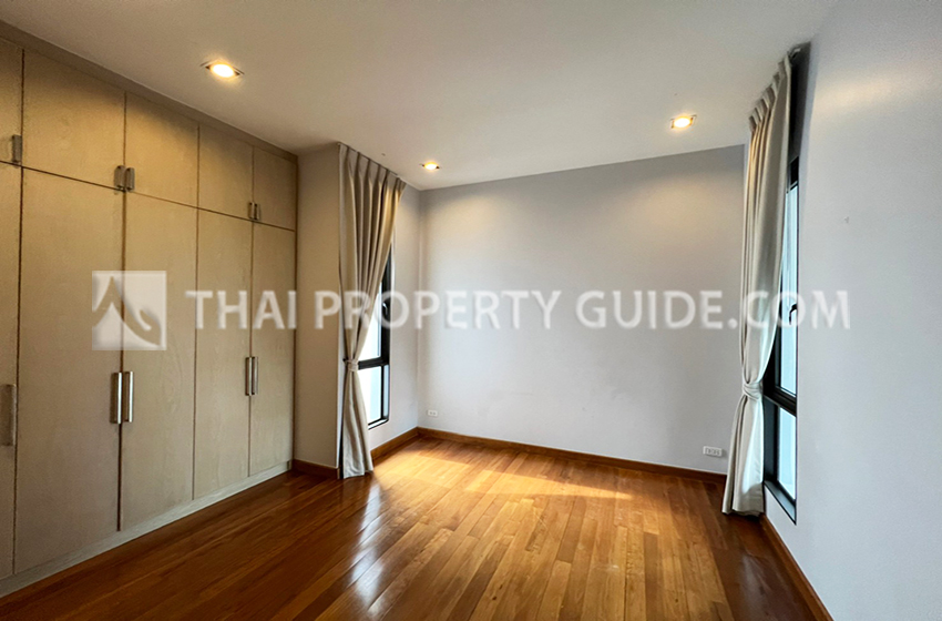 House with Private Pool in Sukhumvit 