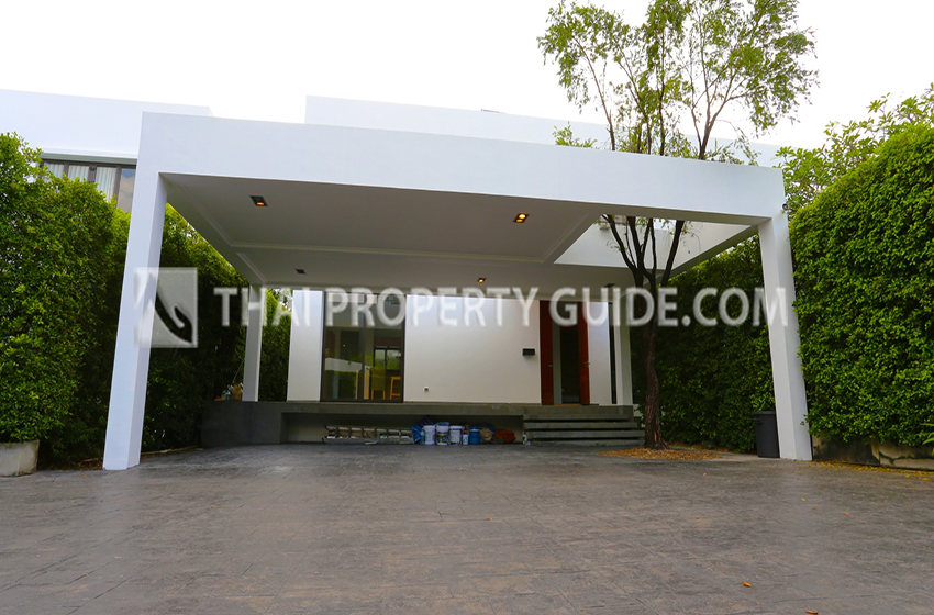 House with Private Pool in Sukhumvit 