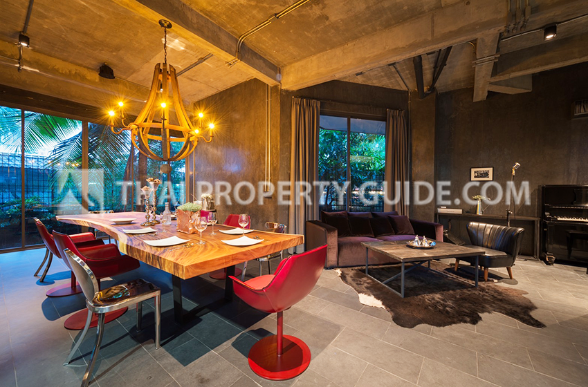 House with Private Pool in Sukhumvit 