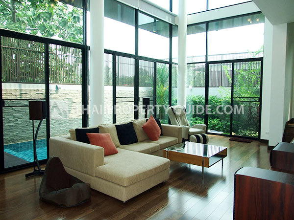 House with Private Pool in Sukhumvit 