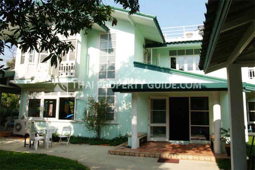 House with Private Pool in Sukhumvit