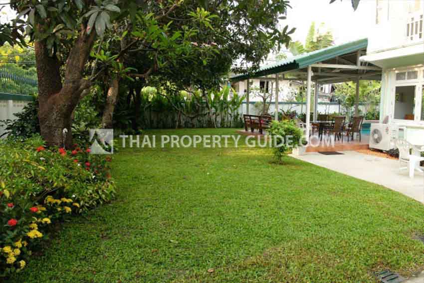 House with Private Pool in Sukhumvit 