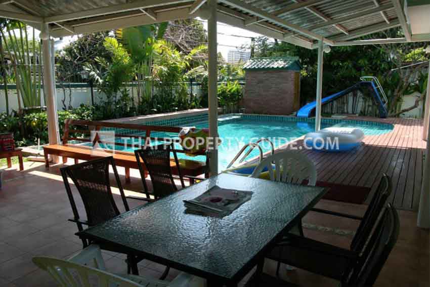House with Private Pool in Sukhumvit 
