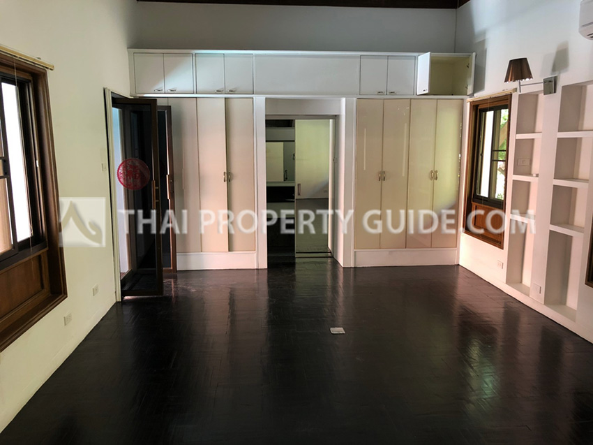 House with Private Pool in Sukhumvit 